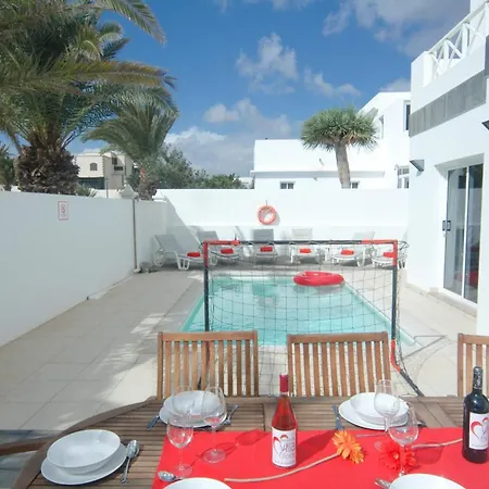 Cerezo With Hot Tub Villa Costa Teguise