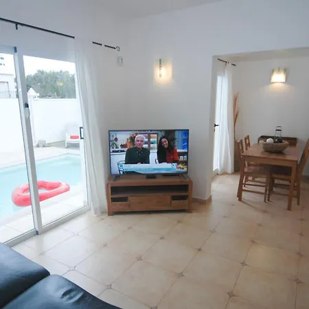 Cerezo With Hot Tub Villa
